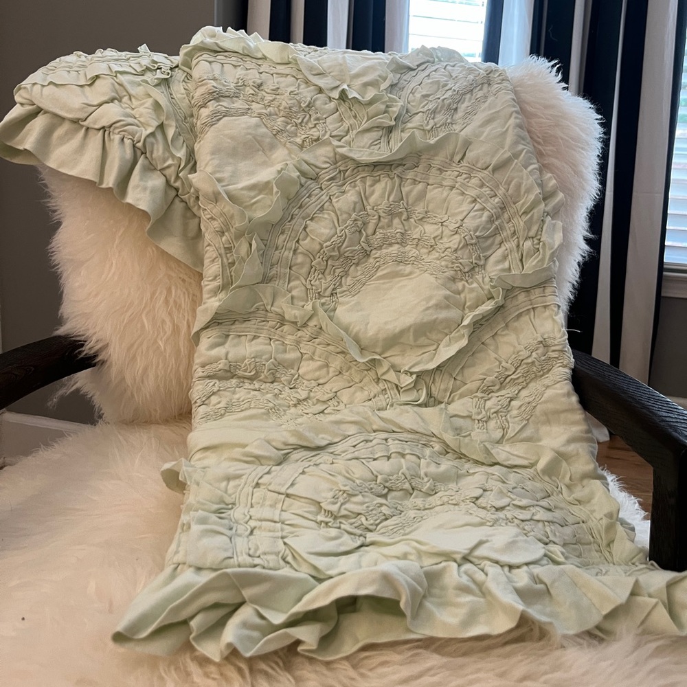 Extremely Rare Find - Anthropologie Rivulets Toddler Quilt!!